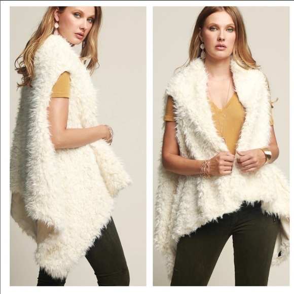 💕HP🎉💕Lush Cream Vegan Fur Vest💕💕 - Picture 3 of 3